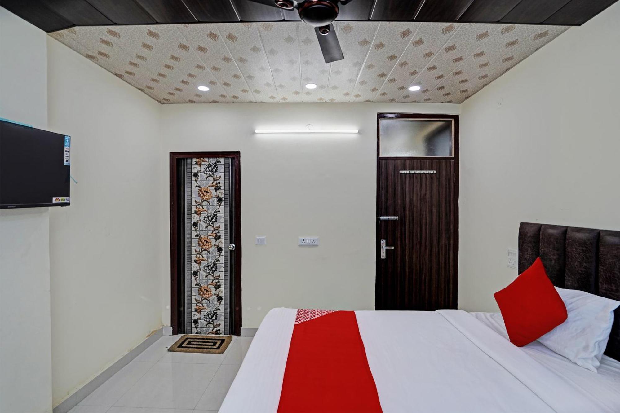 Oyo Flagship Evergreen Tower Hotel Ghaziabad Exterior foto